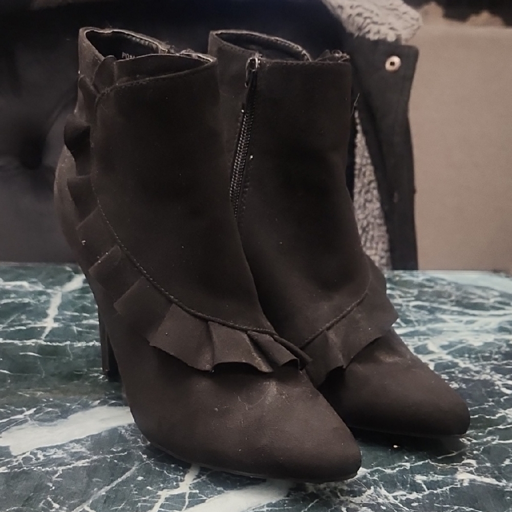 Elegant Black Ankle Boots